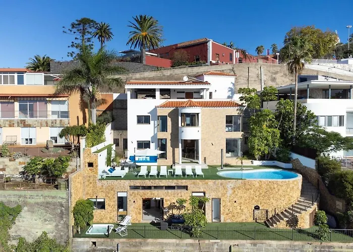 Canela & Bespoke Experiences *