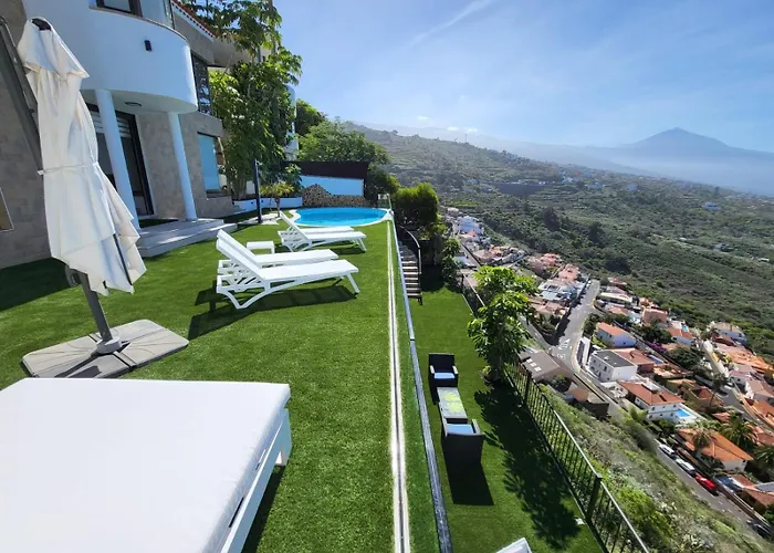 Canela & Bespoke Experiences * Sauzal